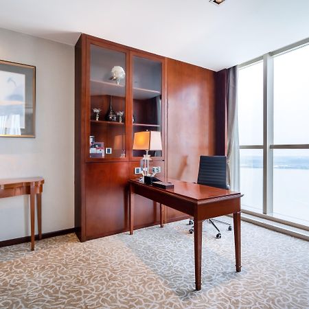 Crowne Plaza Zhenjiang By Ihg Hotel Buitenkant foto