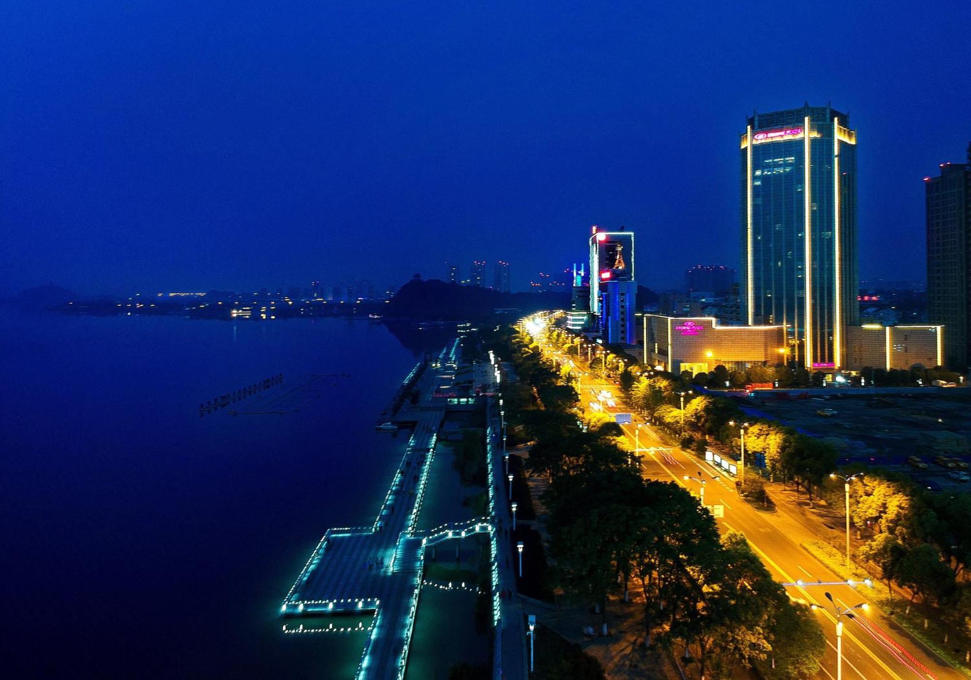 Crowne Plaza Zhenjiang By Ihg Hotel Buitenkant foto