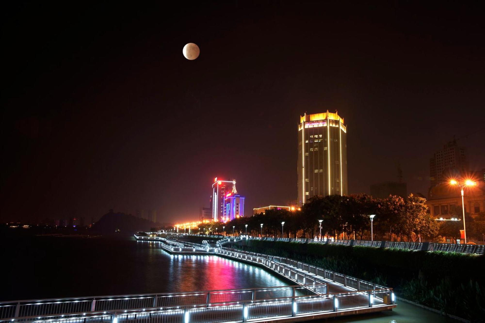Crowne Plaza Zhenjiang By Ihg Hotel Buitenkant foto